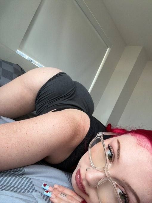 Hot sexy experienced massage therapist down and available for fun and a good massage with erotic happy ending. - Image 2